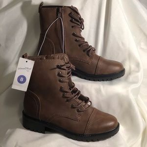 Universal Thread Brown size 8 combat boots!